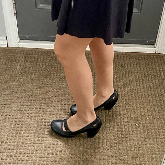 Cute, Classy, Vintage-looking Black  Heels from Naturalizer - Picture 4 of 16